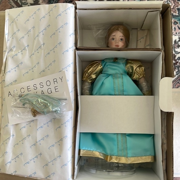 Danbury the storybook Doll collection - Picture 1 of 9